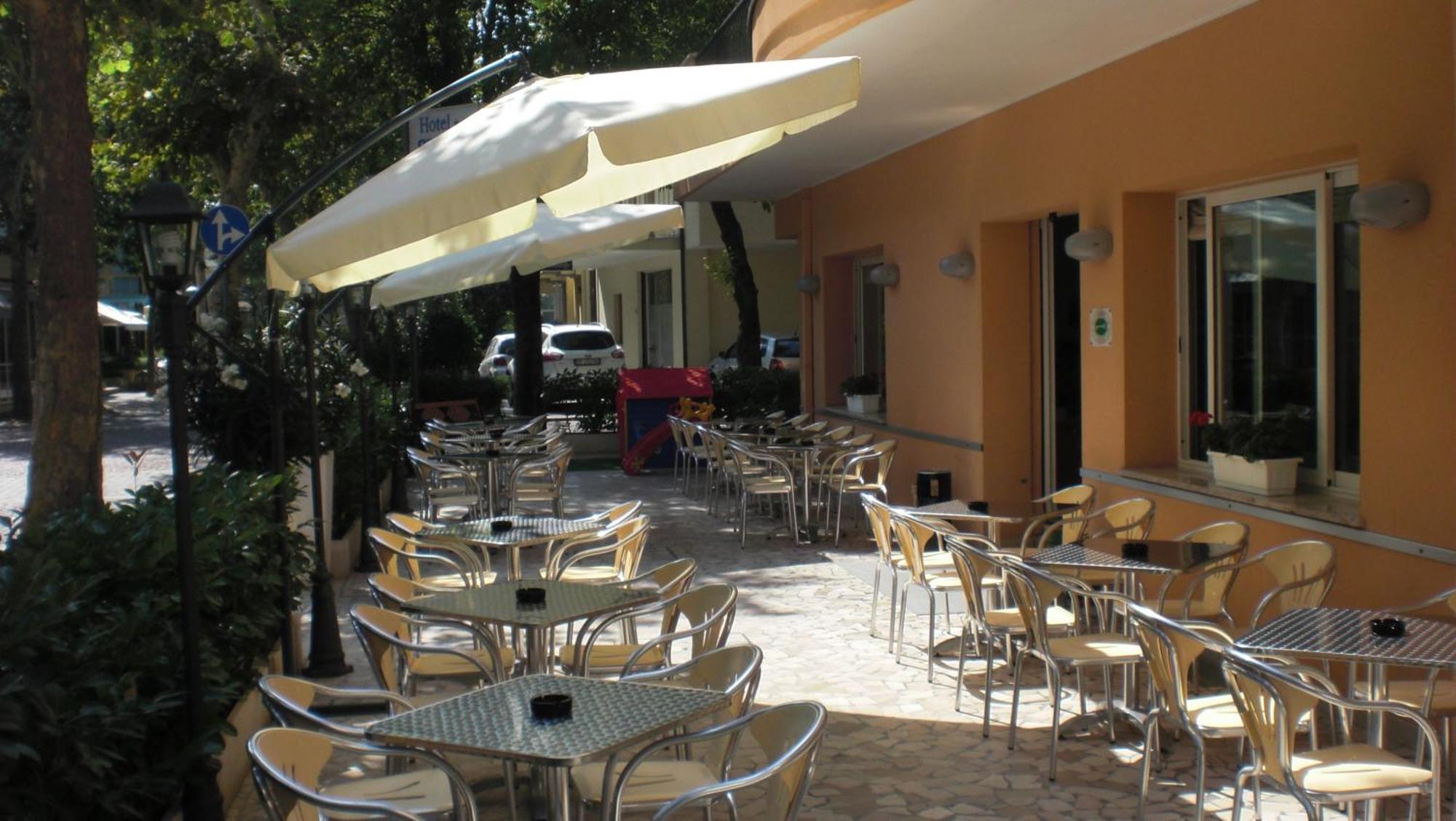 Hotel Silvia Misano Adriatico Exterior foto