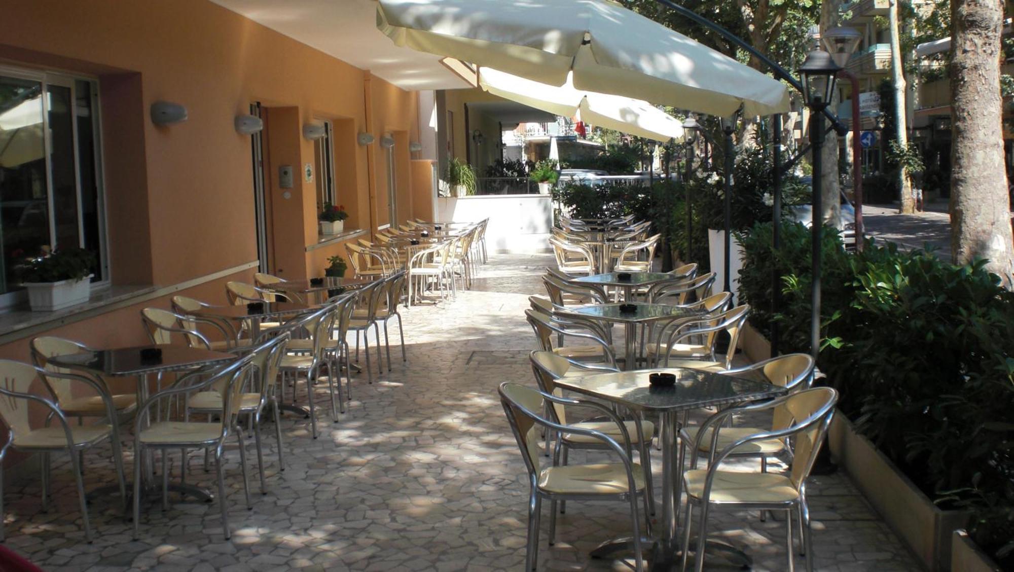 Hotel Silvia Misano Adriatico Exterior foto