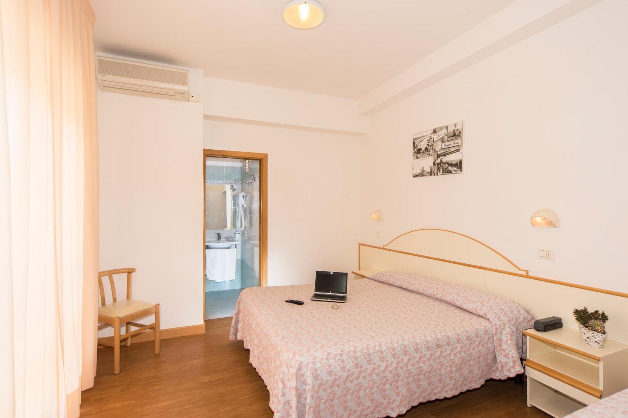Hotel Silvia Misano Adriatico Quarto foto
