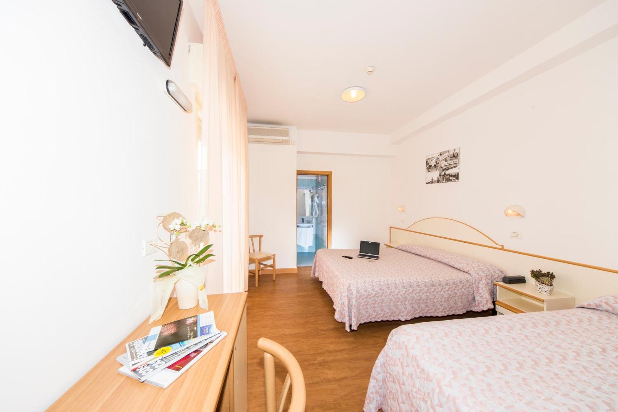 Hotel Silvia Misano Adriatico Quarto foto